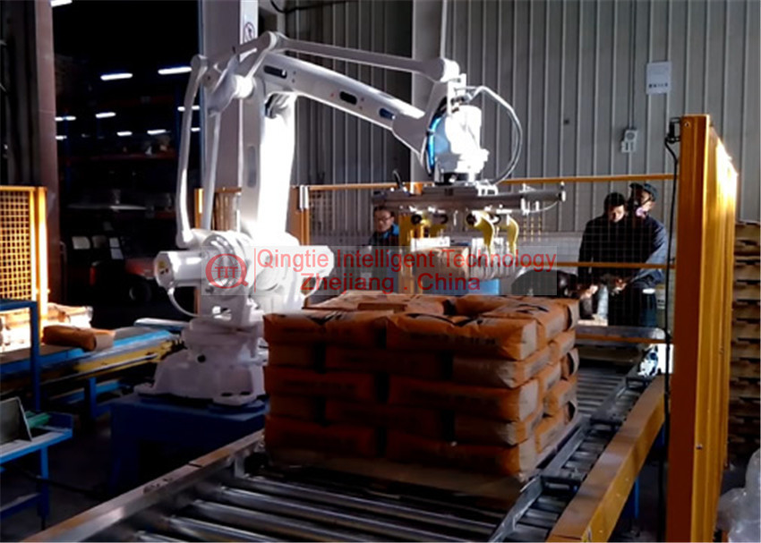 China High Strength Automatic Stacking Machine , Fast Packing Robotic Bag Palletizer wholesale