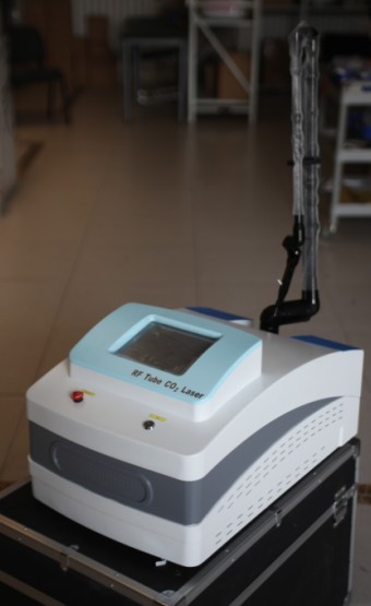 China OEM portableCo2 ultrapulse fractional 10600nm Co2 Laser For Skin Rejuvenation, Acne Treatm wholesale