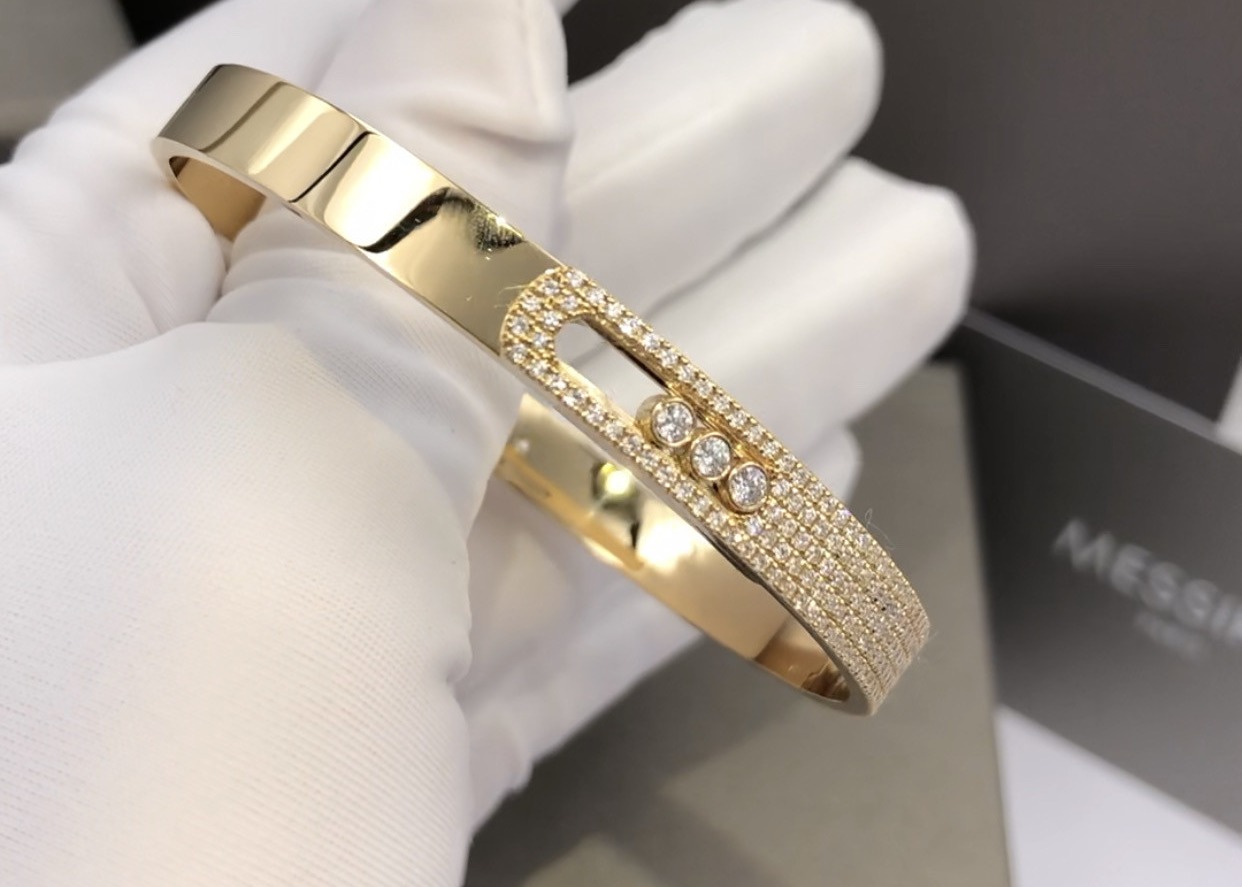 Buy cheap VVS Diamonds Saddle Shape 18K Gold Diamond Bracelet , Moving Diamond Bracelet from wholesalers