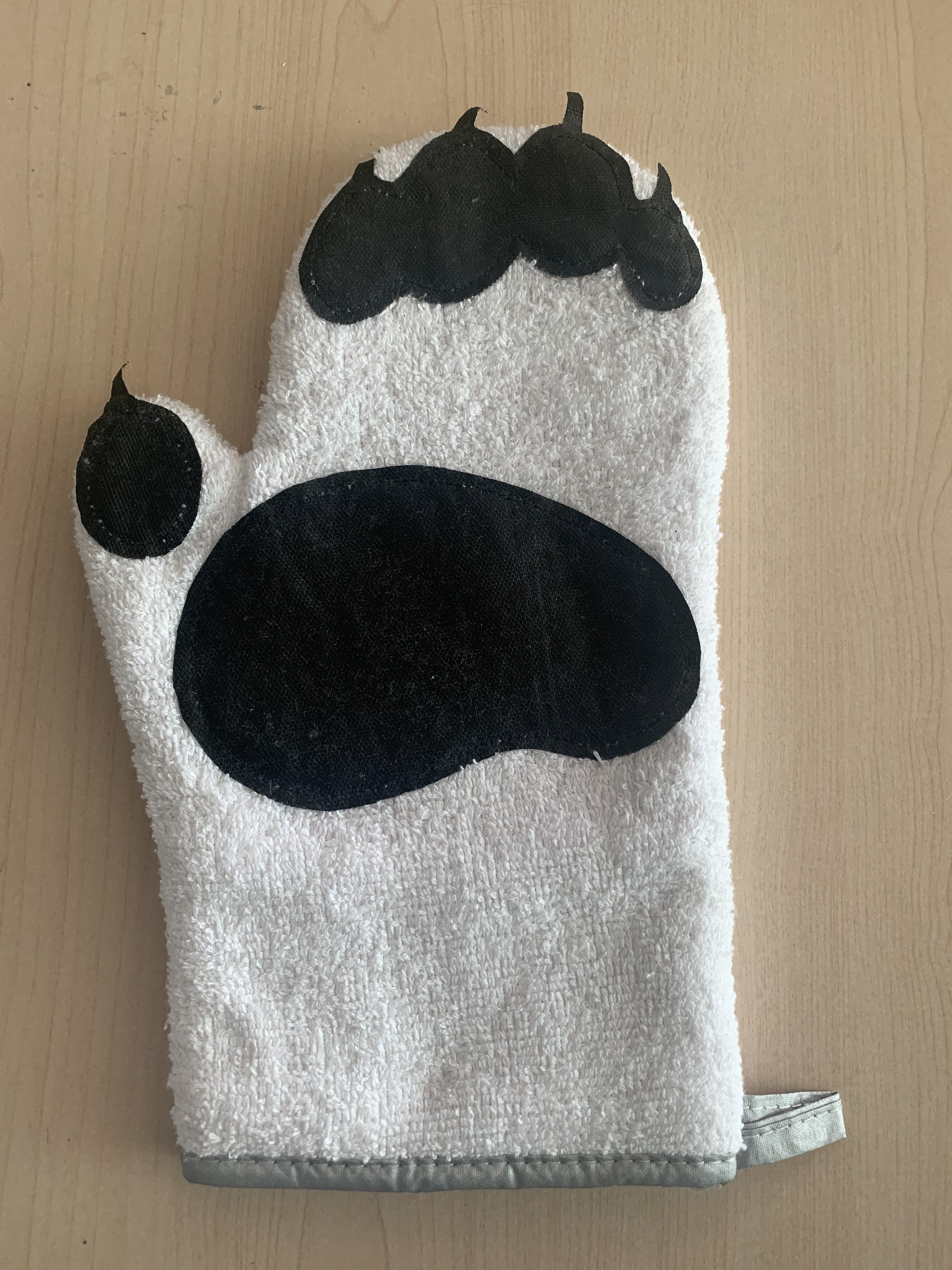 China Heat Resistant Terry Cloth Oven Mitts With 5 Fingers Bear Paw Decoration wholesale
