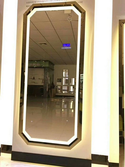 China Anti Fog Illuminated Led Bathroom Wall Mirror 1.8mm 2.7mm 3mm 4mm 5mm 6mm wholesale