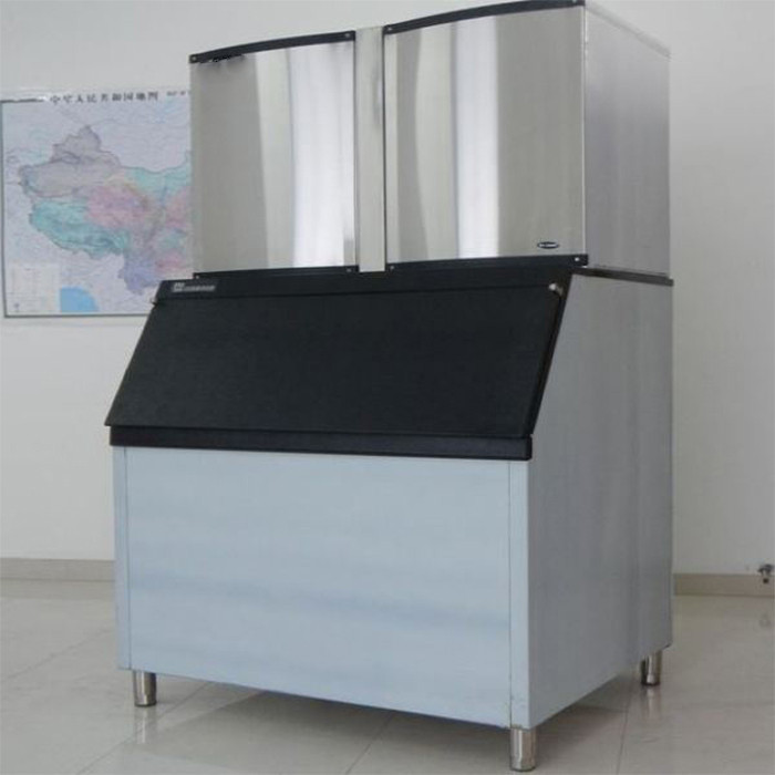 China Fresh Keeping 1500lbs Commercial Ice Cube Machine wholesale
