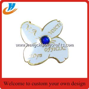 China Flower lapel pin badge custom,gold plated white logo custom metal lapel pin wholesale