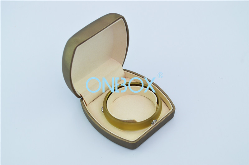 China ROHS Luxury Jewellery Packaging Boxes High End Gold Color PU For Women Bangle wholesale