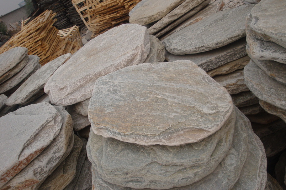 China Natural Oyster Stepping Stone Slate Stepping Pavements Quartzite Garden Paving Round Stone wholesale
