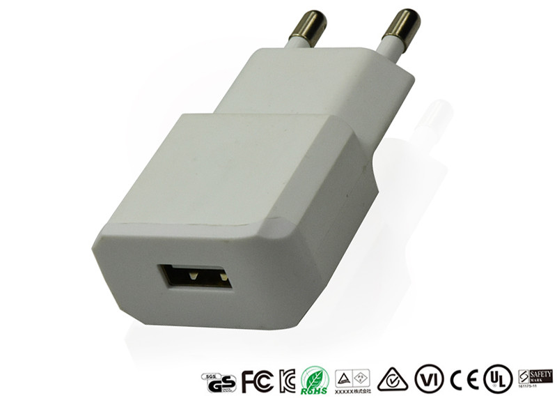 China Light Weight 2A 2.1A Universal Travel USB Charger 5 Volt For Mobile Phone wholesale