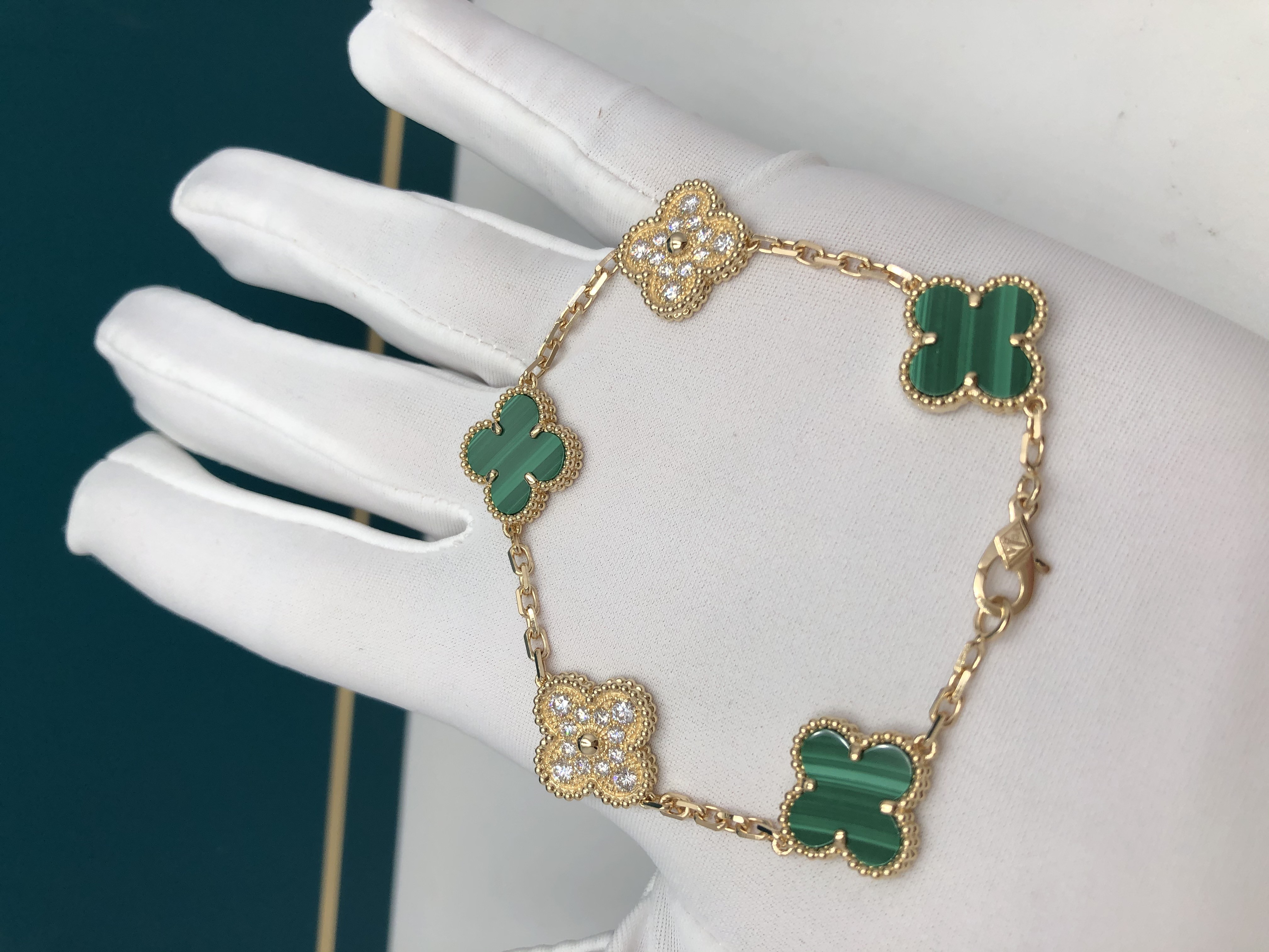 China 18k Real Gold Luxurious Vintage Alhambra Bracelet 5 Motifs With Malachite wholesale