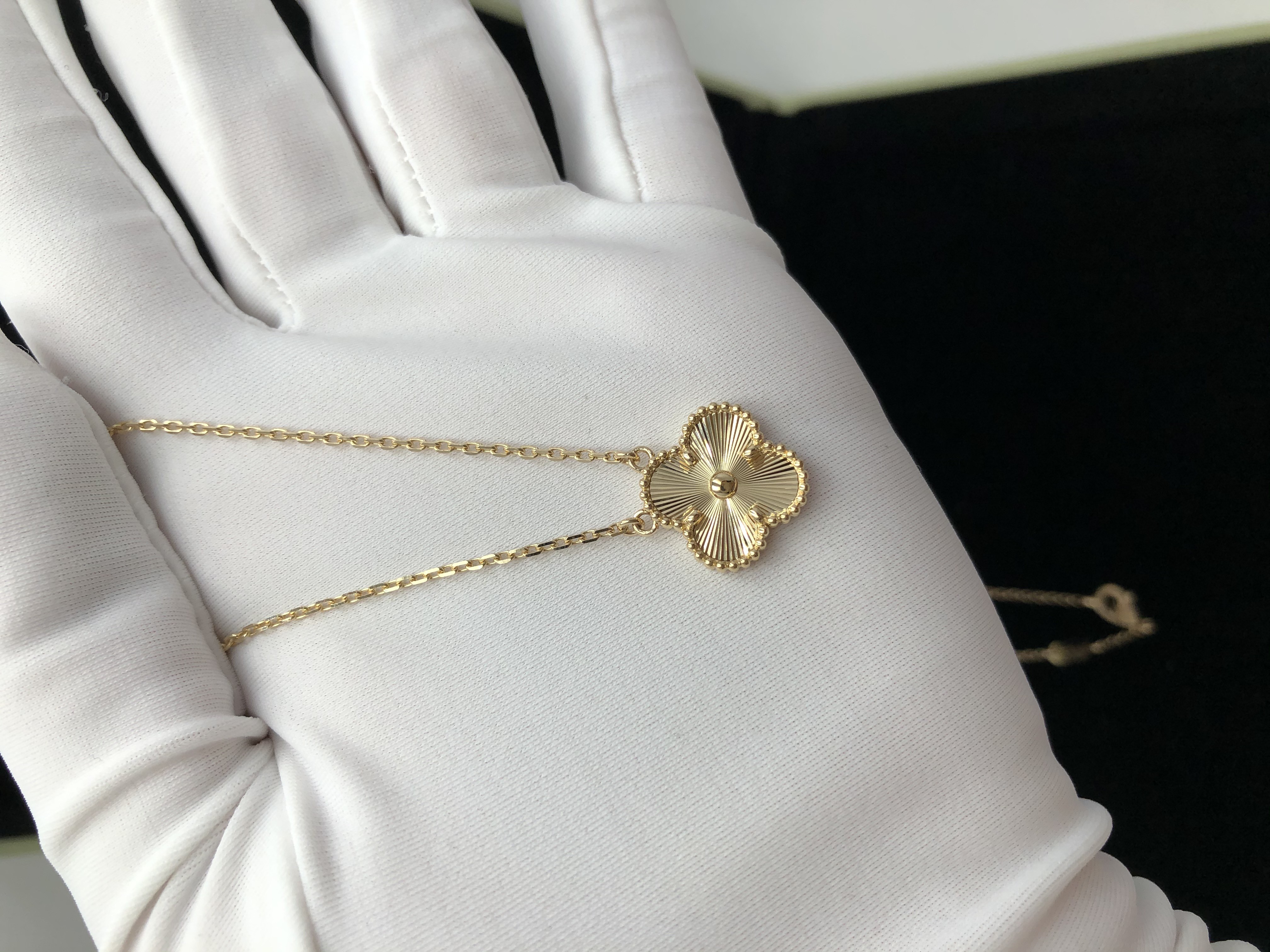 China VCARP4KL00 42cm Chain 18K Gold Necklace Vintage For Girlfriend wholesale