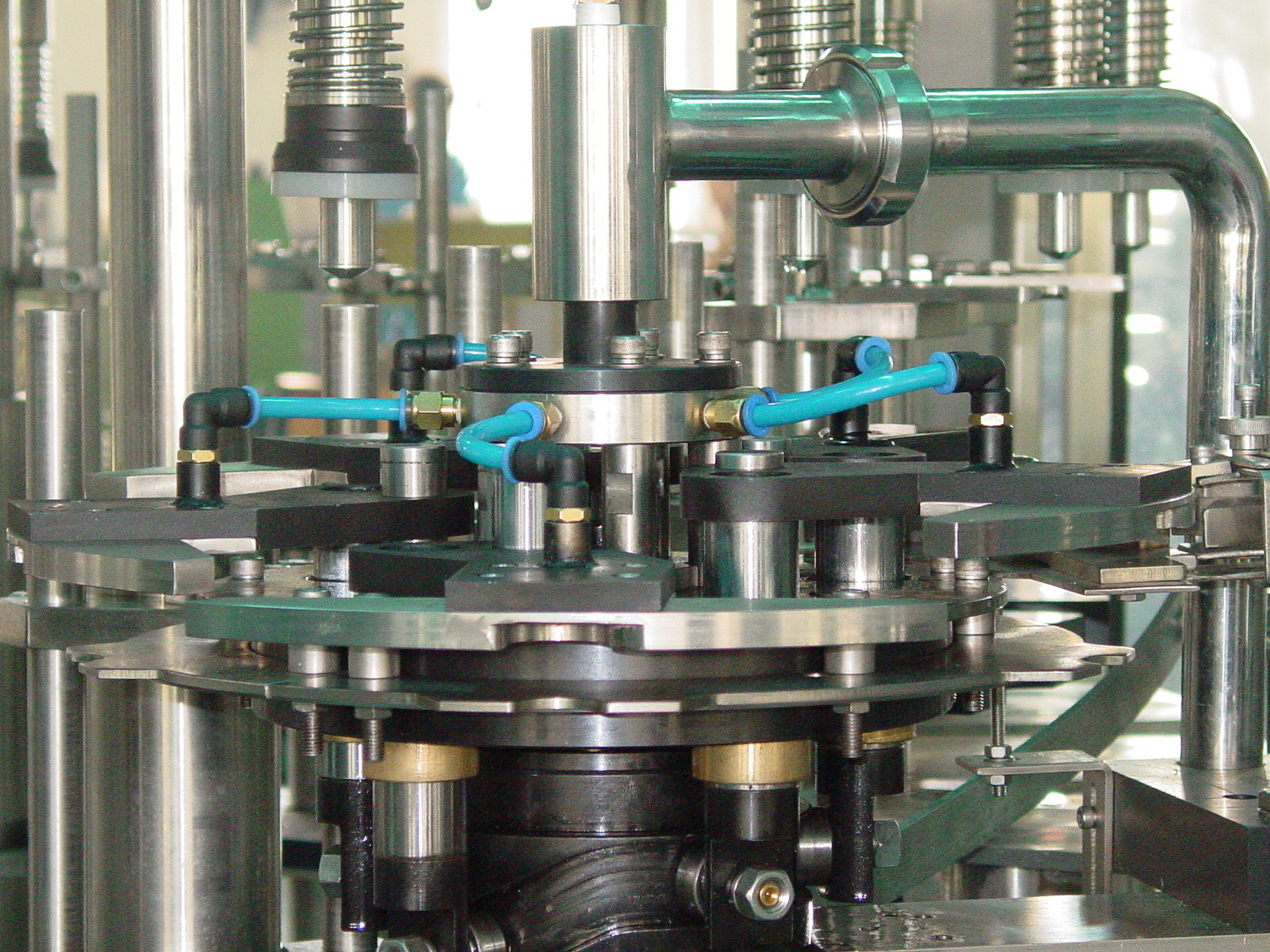 China High speed Rotary high viscous liquids filling machine / line 380V, 50Hz 5000BPH (1000ml) wholesale