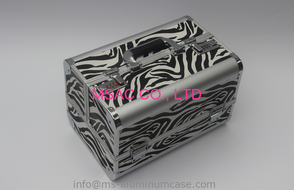 China Silver Aluminium Beauty Case / Durable Metal Makeup Box For Tool Packing wholesale