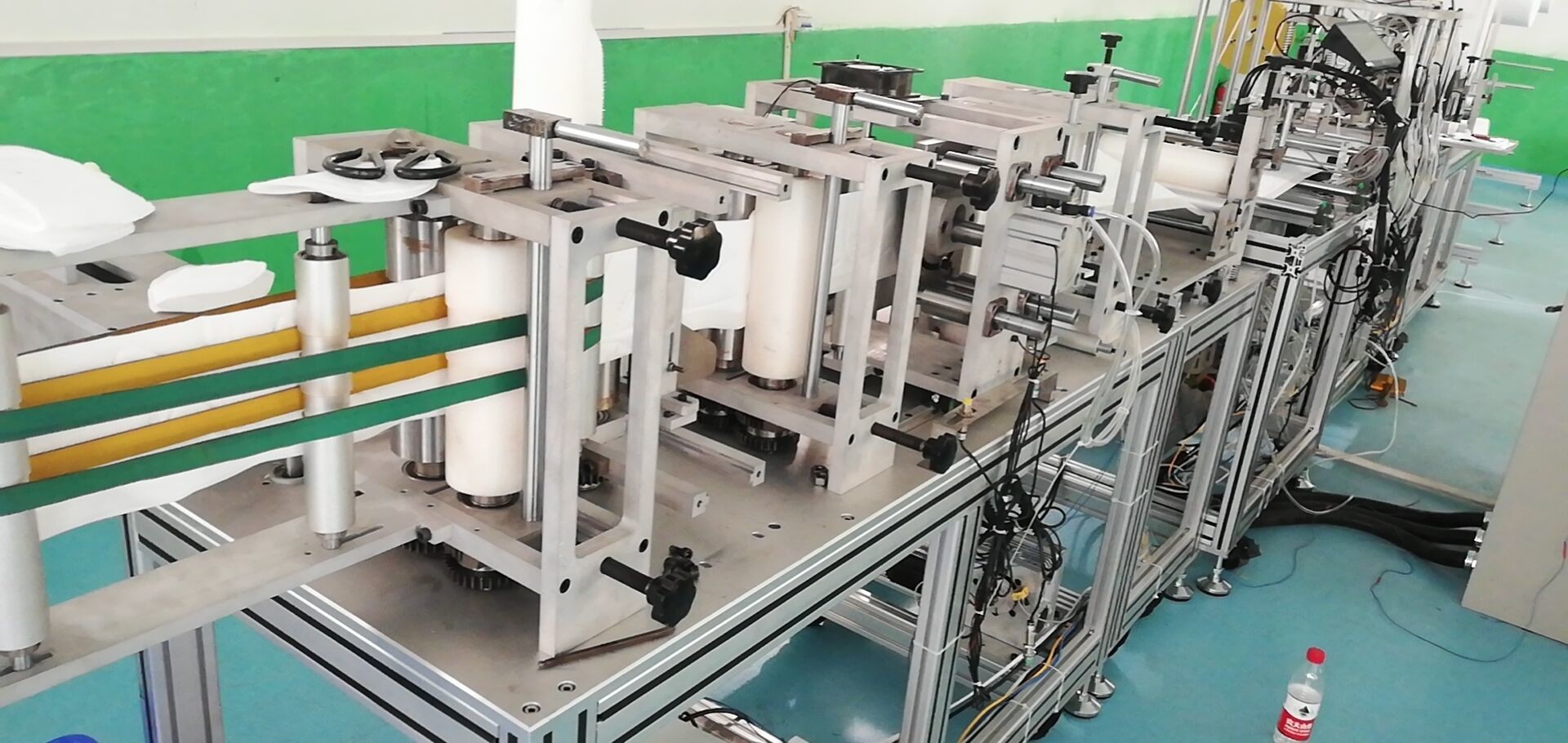 China Full Automatic Kn95/N95/Ffp2/Ffp3 Disposable Non Woven Face Mask Making Machine wholesale