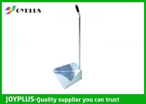 China Costumized 76cm Garden Cleaning Tools Iron Dust Pan With Handle 800g wholesale