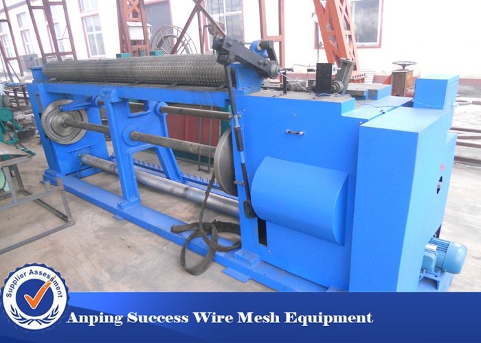 China Hot Dipped Hexagonal Wire Netting Machine With Low Carbon Steel Wire 38 Mesh / Min wholesale