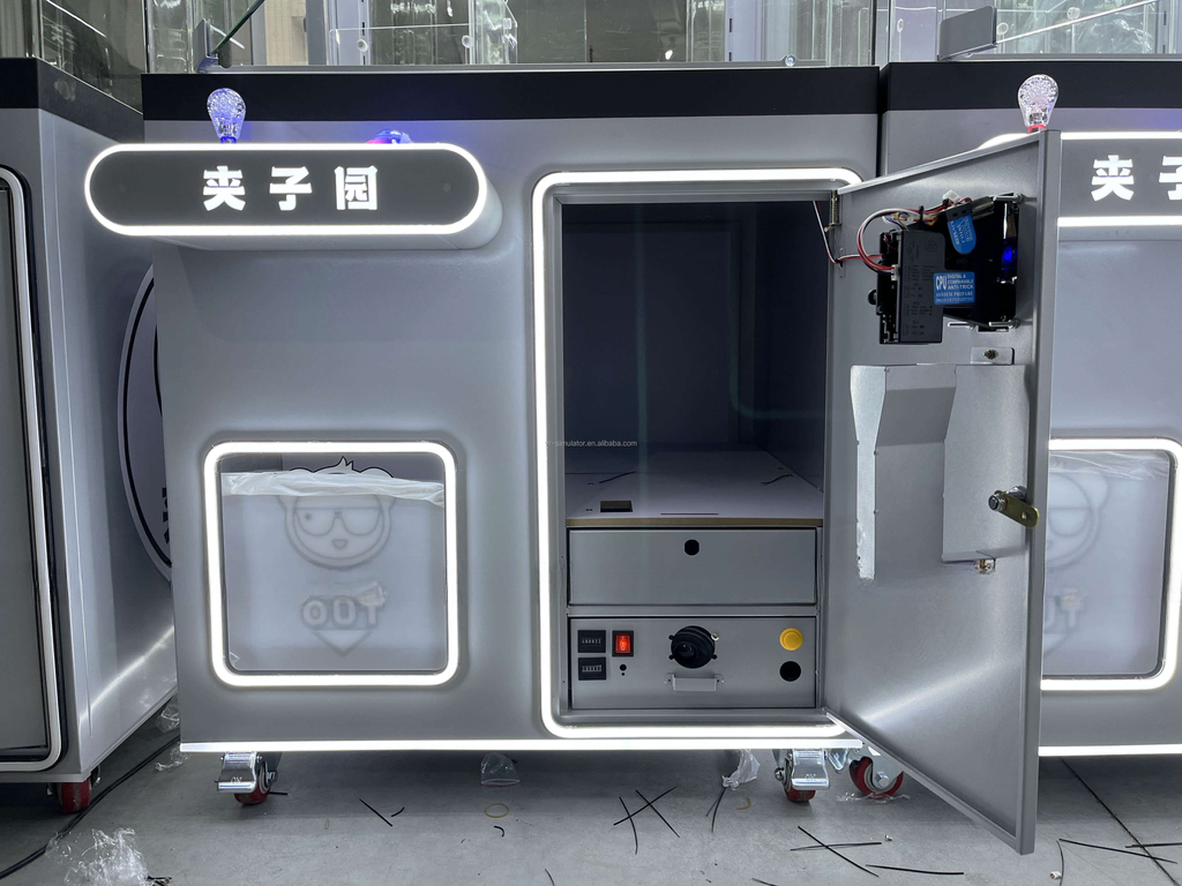 Dreamland Exclusive Amusement Park Coin Operated Game Machine Toy Vending Arcade Claw Crane Machine With Bill Acceptor