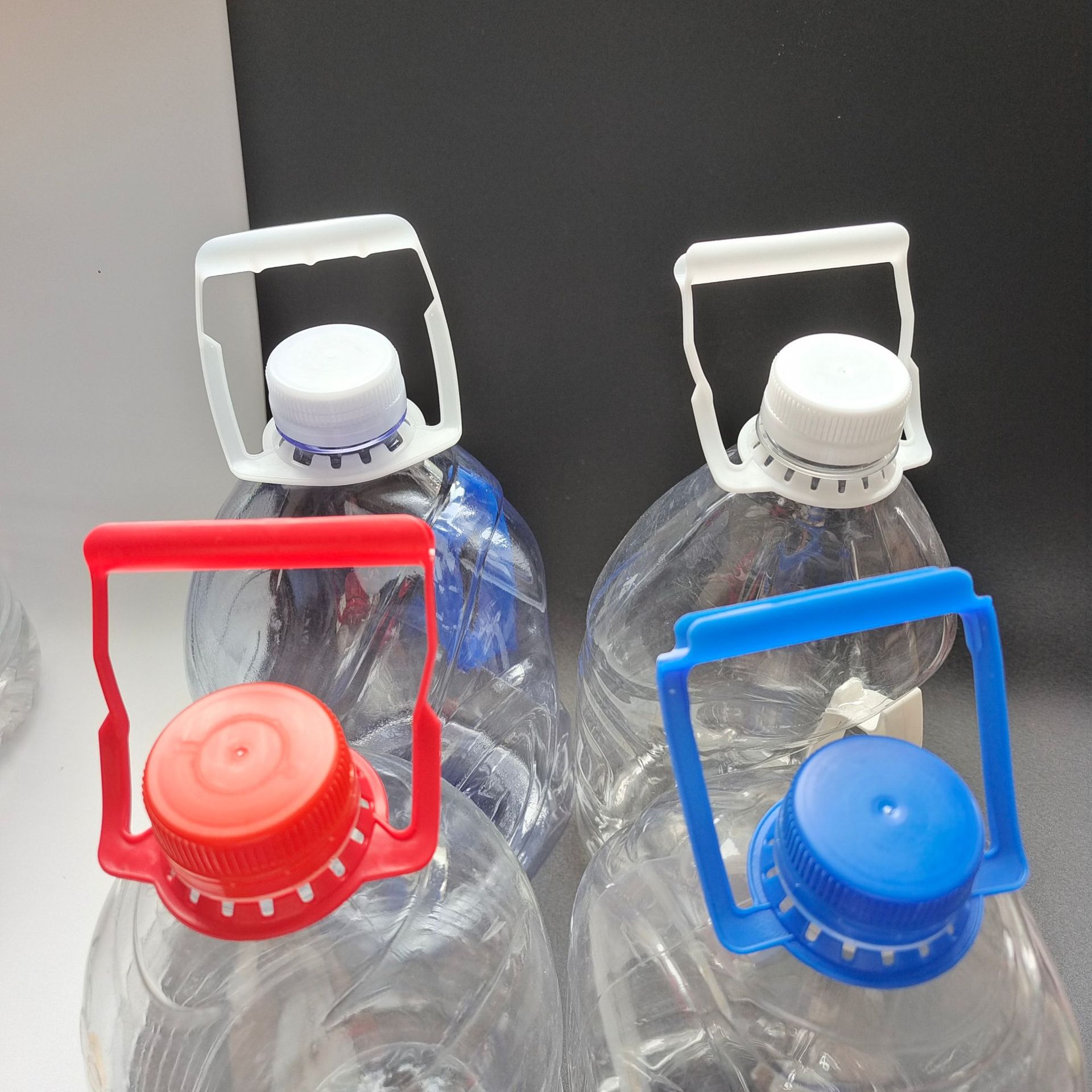 Eco-friendly 5 Gallon 20 Liters PET Water Bottle Handle for Easy Carrying