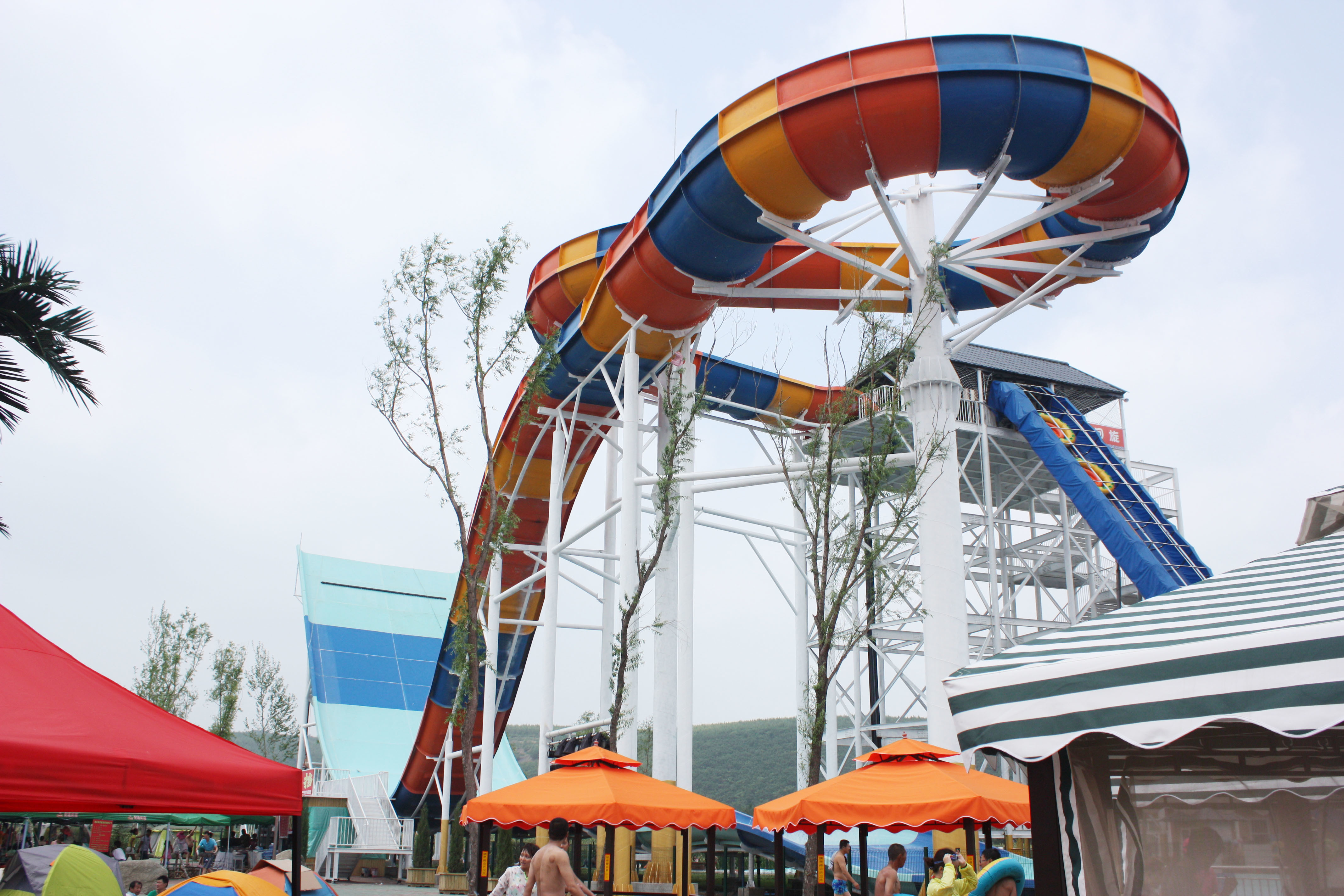 Amusement Rainbow Mushroom Swimming Pool Water Slide / Outdoor Water Play Equipment