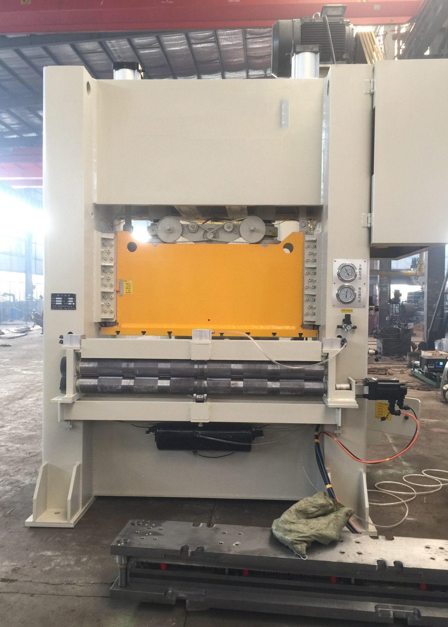 CNC Perforated Metal Automatic Welded Wire Mesh Machine 0.5-6mm Sheet Thickness