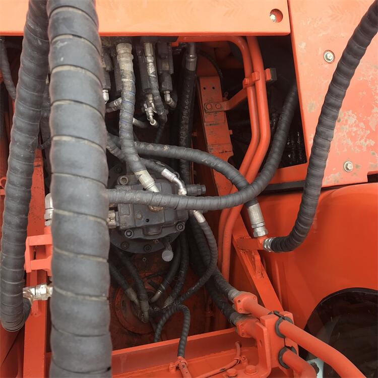 Korean Doosan DX300 Crawler Excavator with Original Hydraulic Valve in 151KW Power