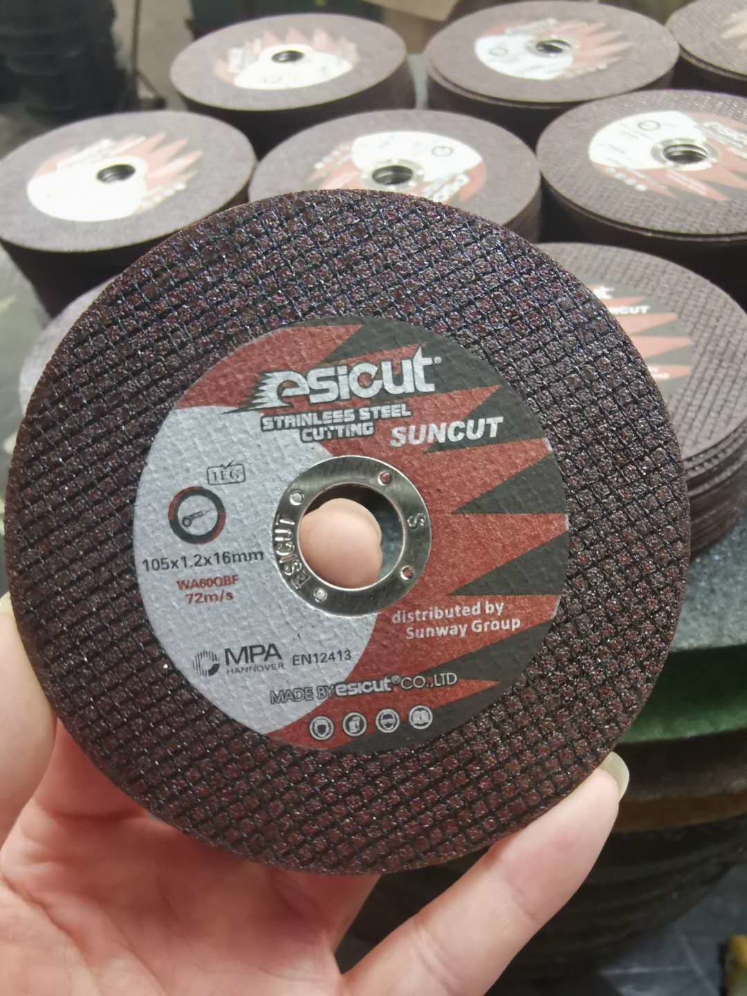 Red D105x1.2x16mm Stainless Steel Cutting Discs OEM ODM Cut Off Wheel For Grinder