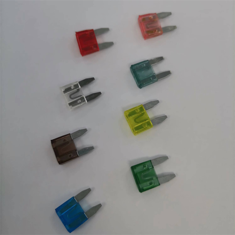 Dissmann 50A 5G Communication Module Fuses DC80V Automotive Blade Fuse in China