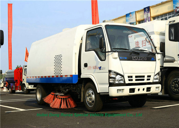 Outdoor Vacuum Isuzu Road Sweeper Truck / Urban Street Road Cleaning Vehicle