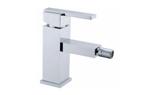 China Brass Chrome Single Hole Bathroom Sink Faucet / Single Lever Deck Mounted Brass Bidet Taps wholesale