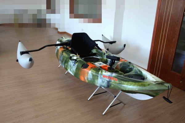 Rotational Single Kayak Fishing Boats LLDPE Material With Flush Mounted Rod
