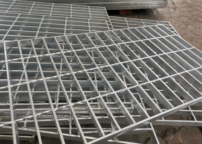Outdoor Round Cover Galvanized Drainage Grates S304 Pressure Locked