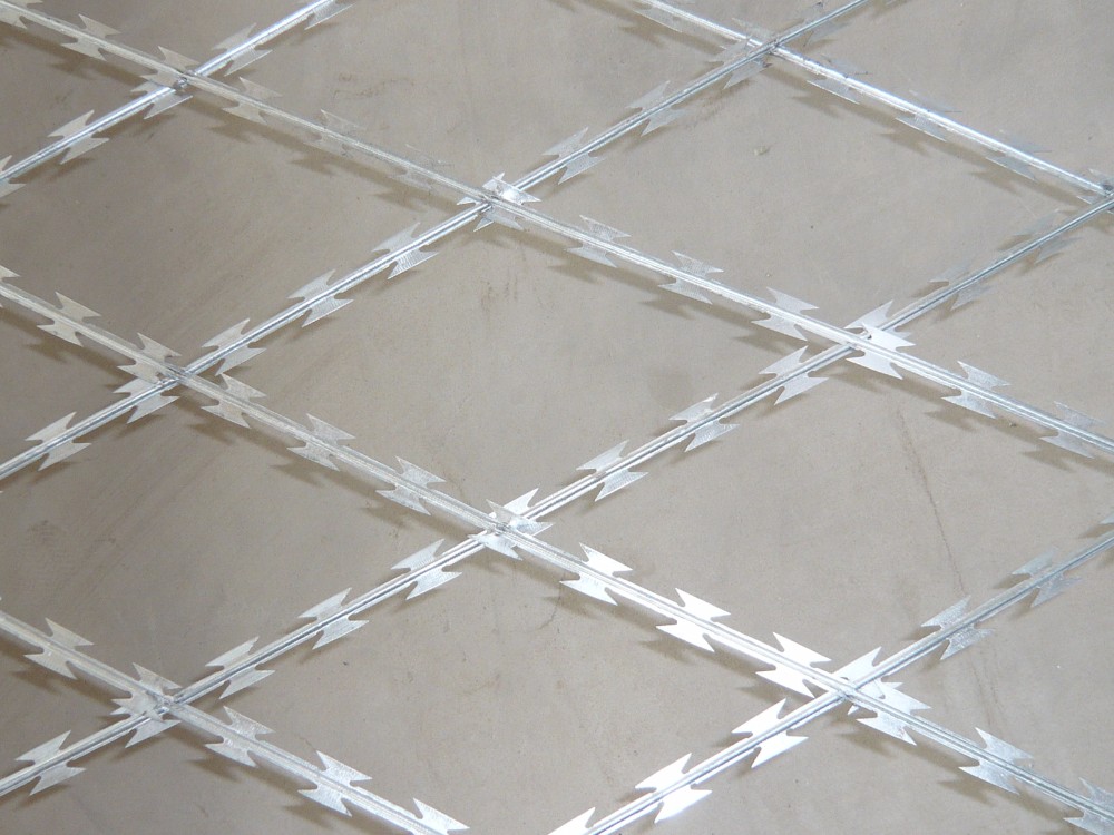 BTO 22 Concertina Razor Barbed Wire 450MM Coil PVC Coating