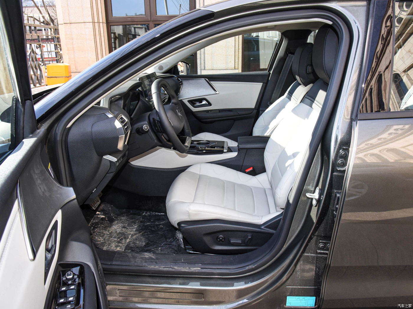 In Stock Factory Direct Sales Dcad Cam LED Camera Electric Leather Turbo Multi-function 20 Citroen ACC Automatic 4 Seater R19 85