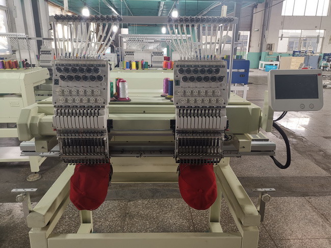 Double Heads Flat Embroidery Machine For Clothing High Precision In Driving