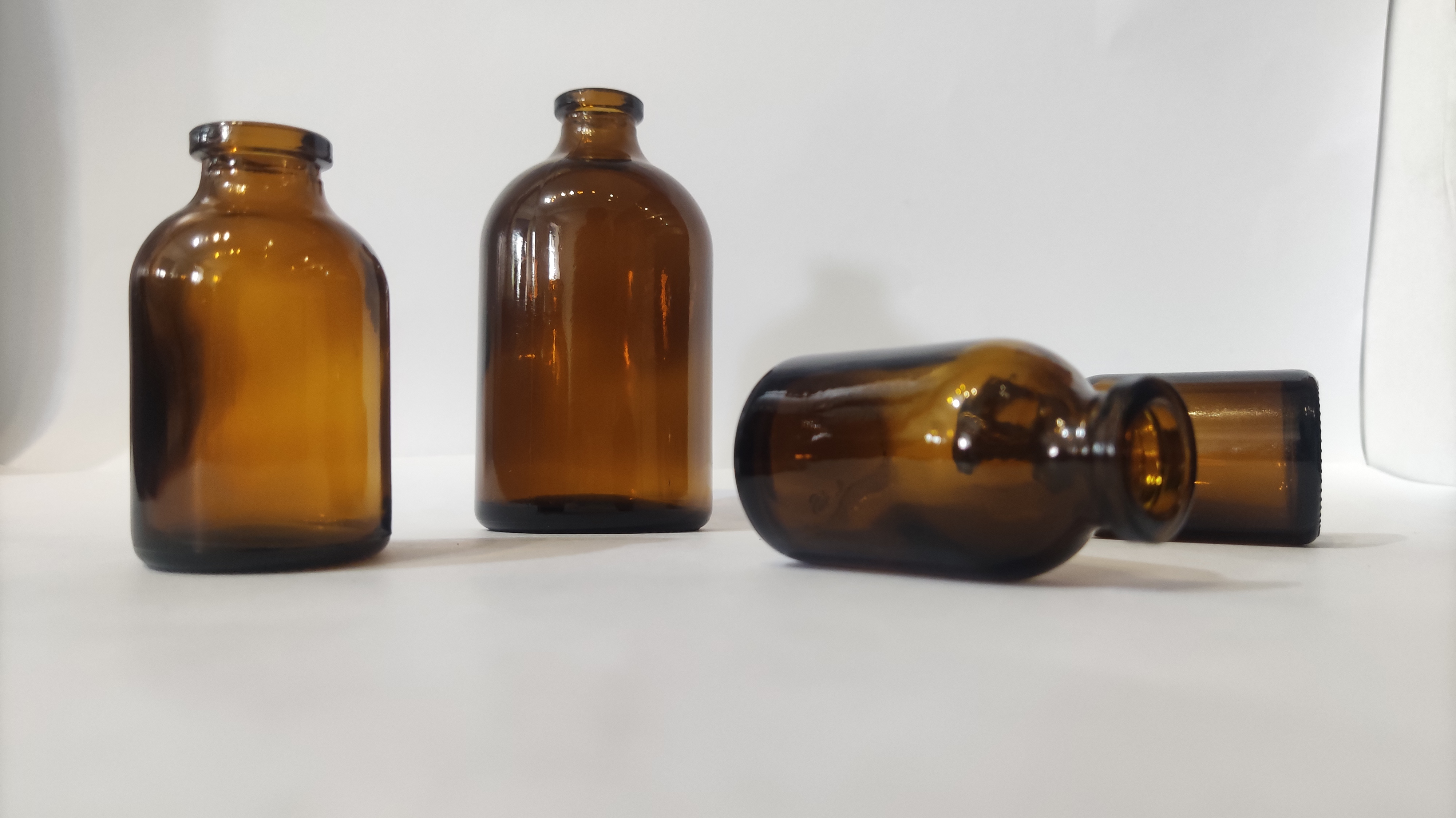 Hot Stamping Glass Molded Vials For Antibiotic Packaging 20ml 30ml 50ml 100ml Body Material Glass