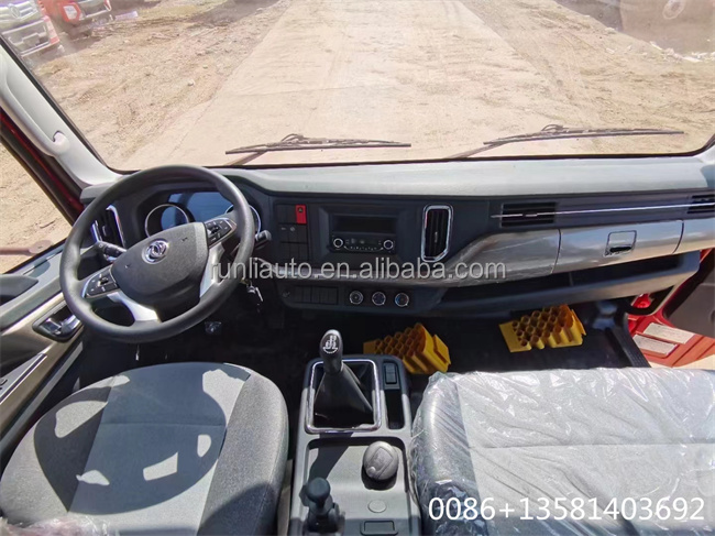 Hubei Runli Factory 8ton Flat Low Bed Tow Truck Flatbed Delivery Truck for Excavator and Large Equipment