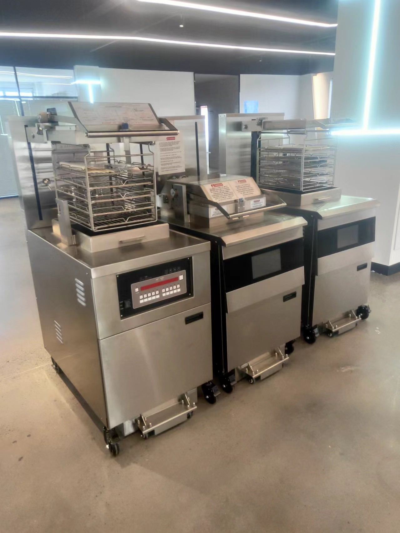 8HD Electric Smart Touch Panel 55L 5 Fry Tray Big Productivity Chicken Pressure Fryer
