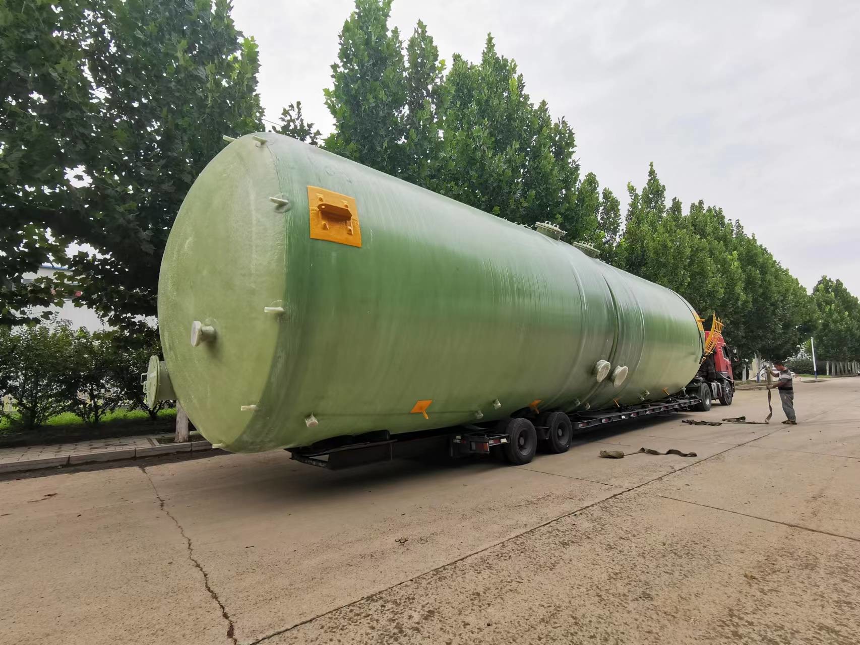 Vertical Round FRP Storage Tank For Food Brewing Chemical Resistance