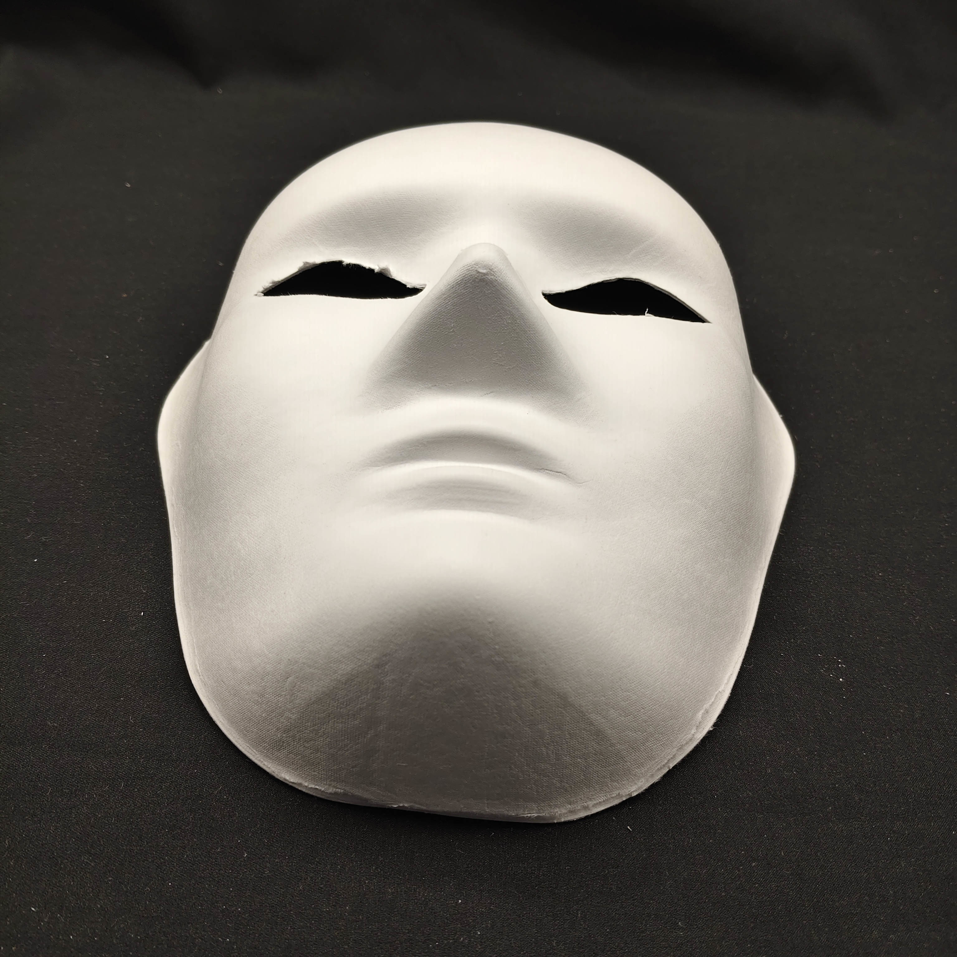 Customized white plant fiber sugarcane pulp masks by pulp molding manufacturers. These masks are suitable for children to doodle and paint on. They