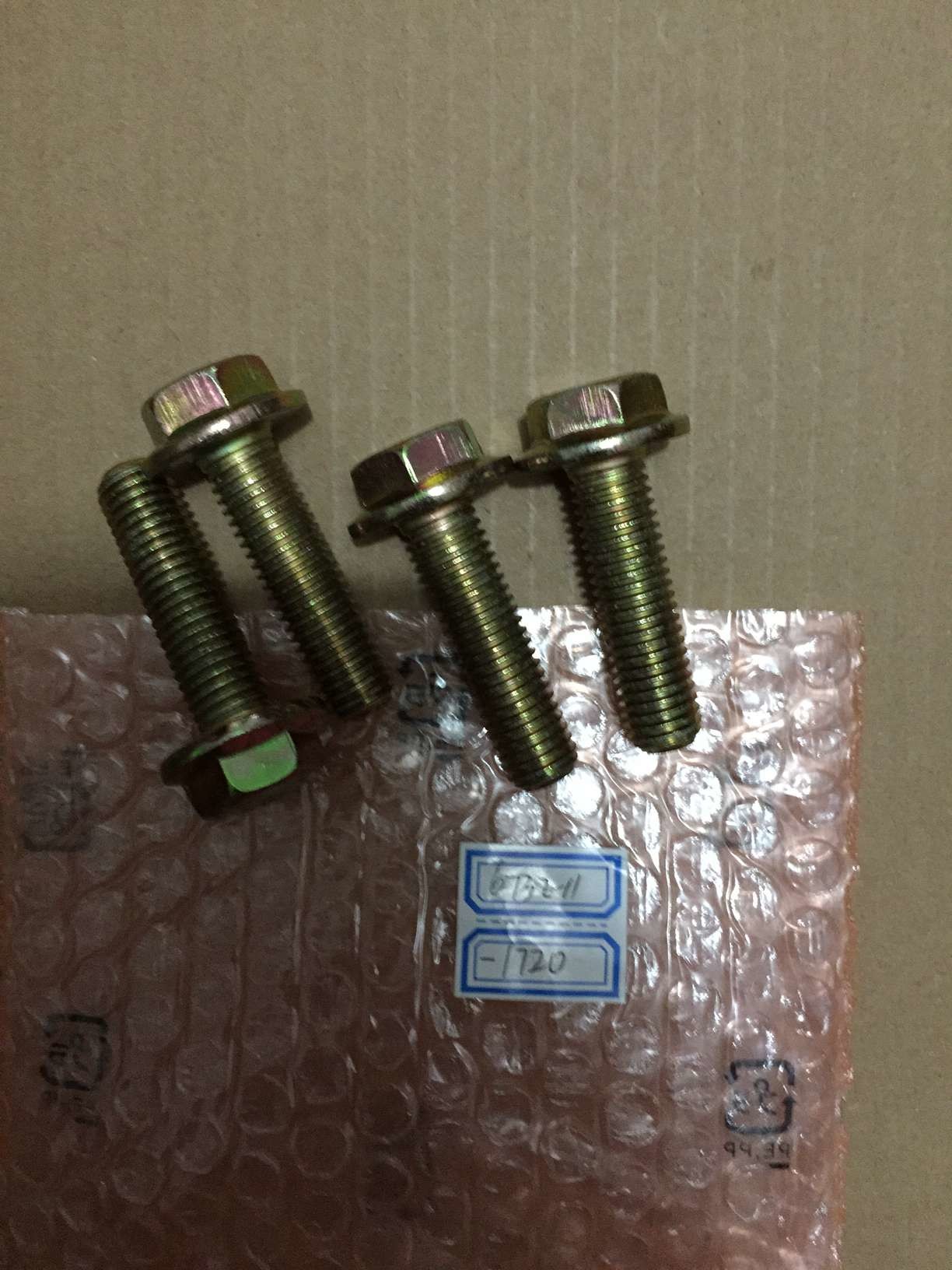 part No. : 6732-11-1720 bolt 6744-41-3020 bolt use for pc300-8 engine 6d114