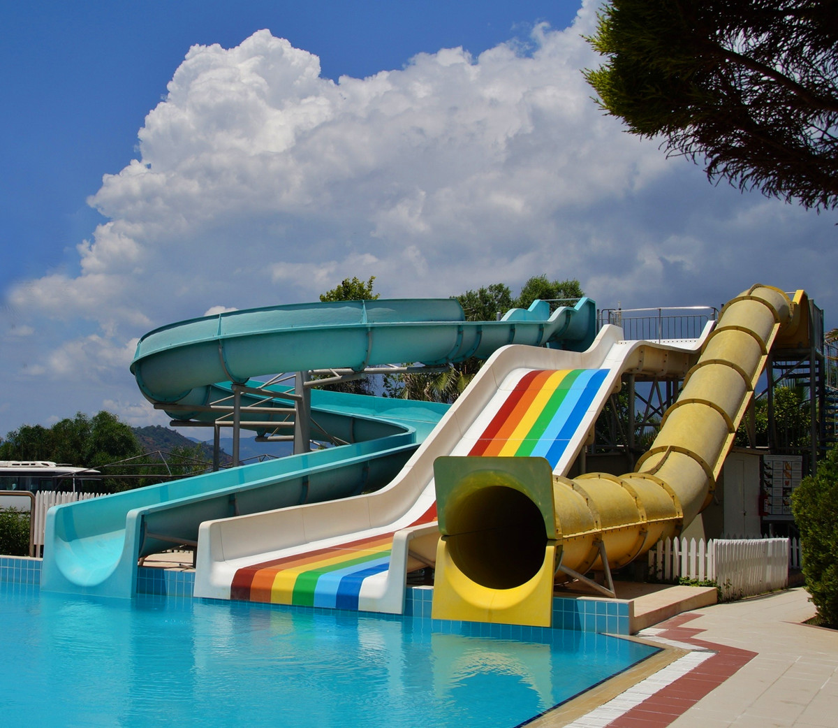 3 Meters High Open Body Slide, Green And Yellow Swimming Pool Slide