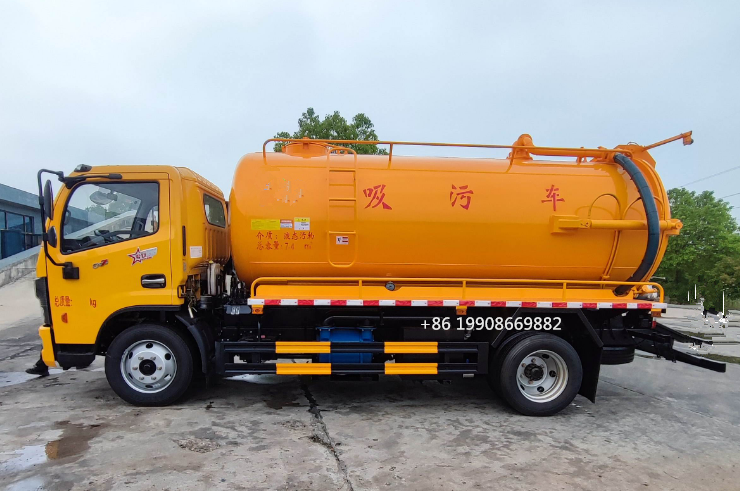 Dongfeng 4x2 Driver 8000L Sewage Suction Truck with Vacuum Pump for Sucking Waste Water Vacuum Sewer Tanker Suction Truck