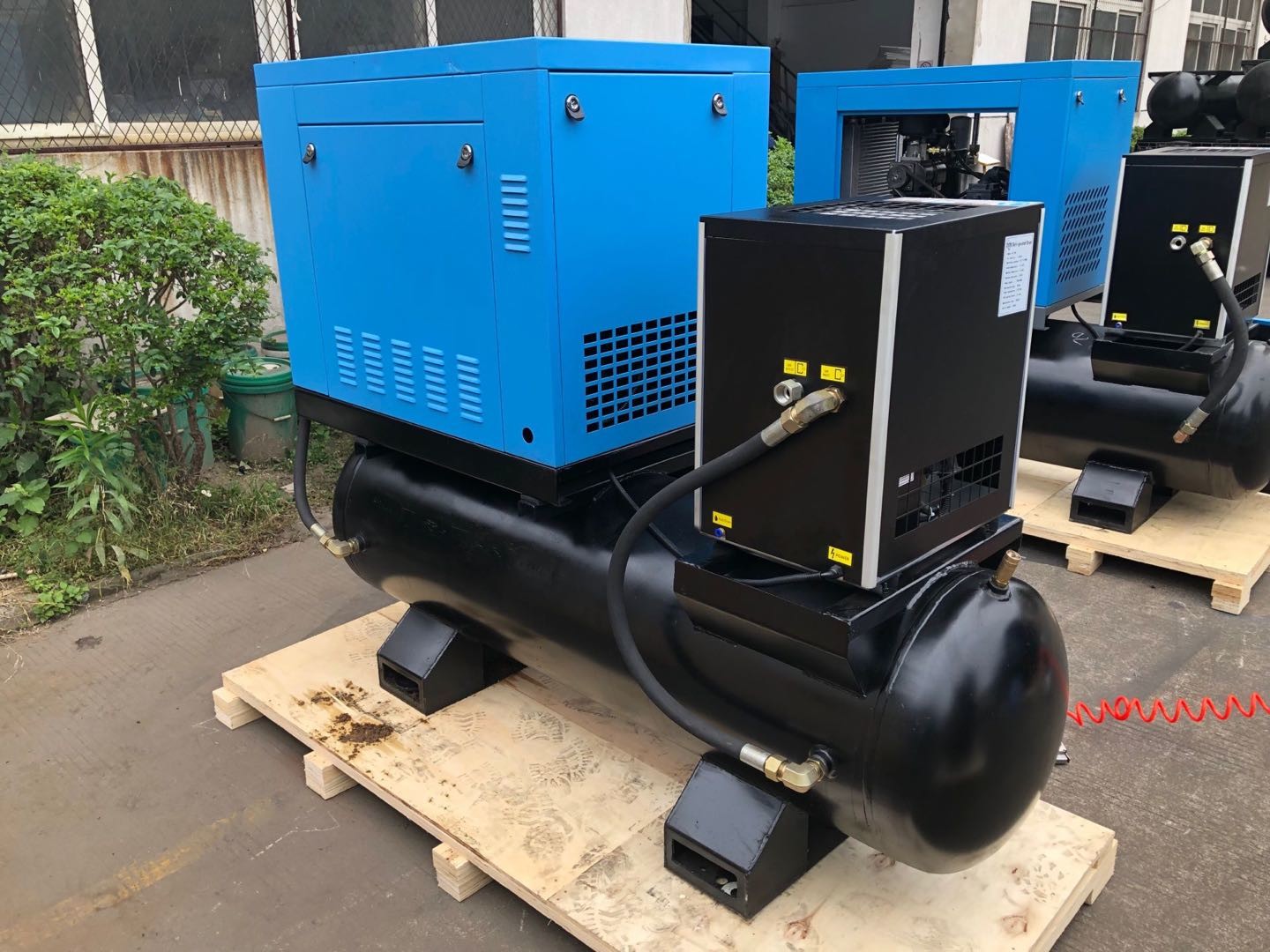 Best Industrial compact Screw compressor 7.5 bar screw air compressor with air tank 300L