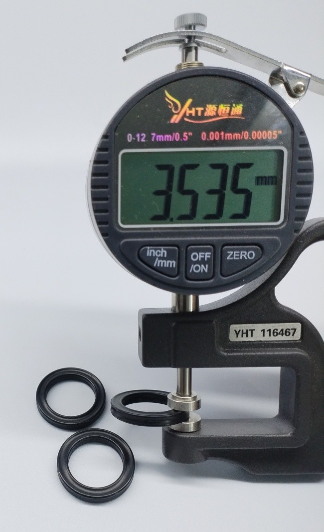 AS332 Black NBR FKM X Ring Four Lip Seal High Temp Resistance 80 shore A