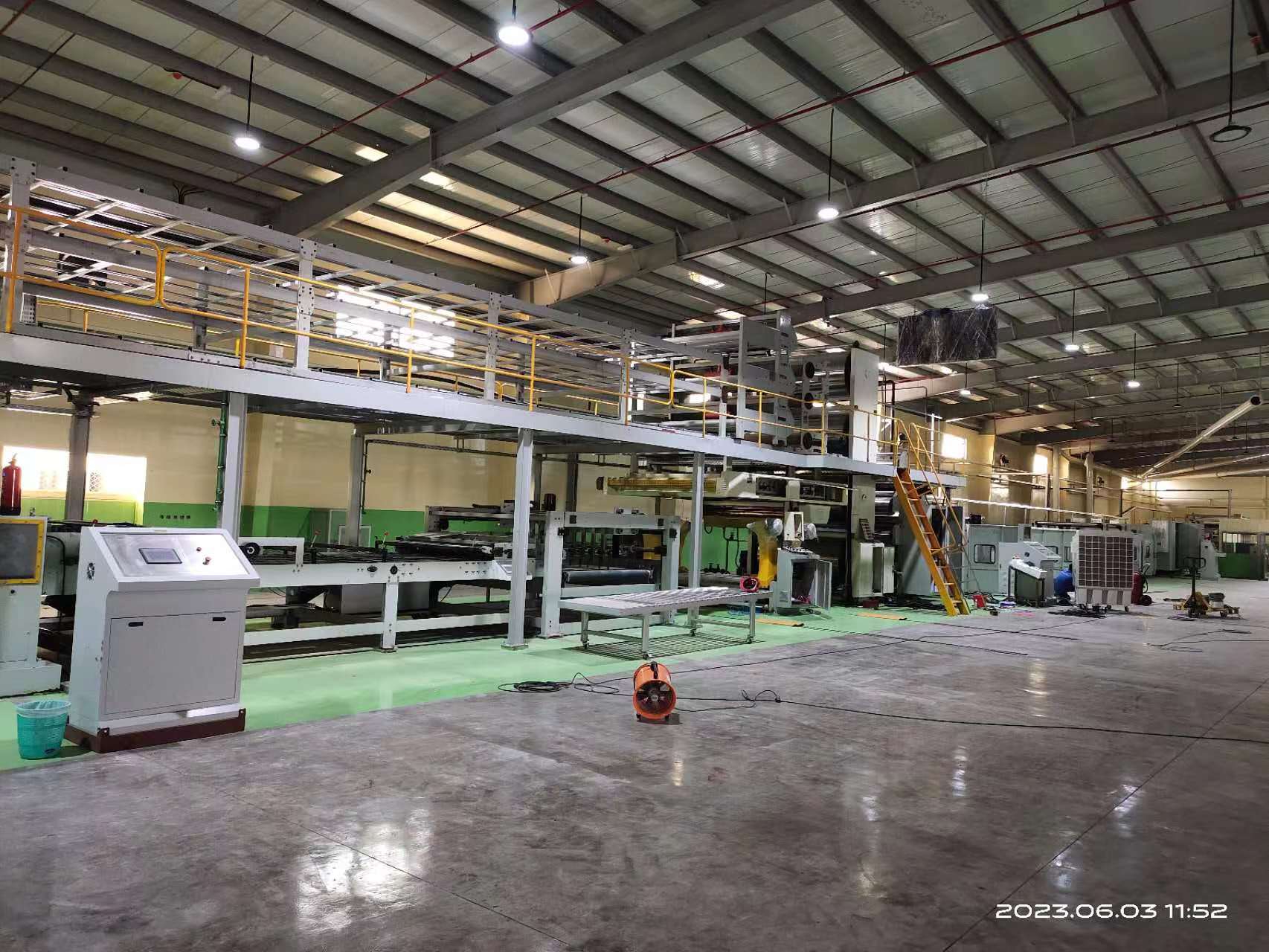 High Speed 3 Layer Corrugated Cardboard Production Line 4500 KG ±1mm Cutting Accuracy