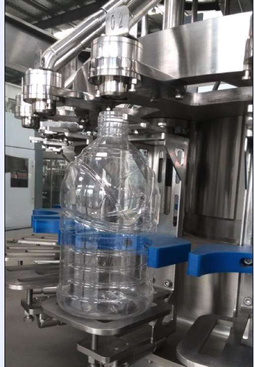 Auto PET Bottle Filling Machine With Blowing Filling Capping 3 In One Functions
