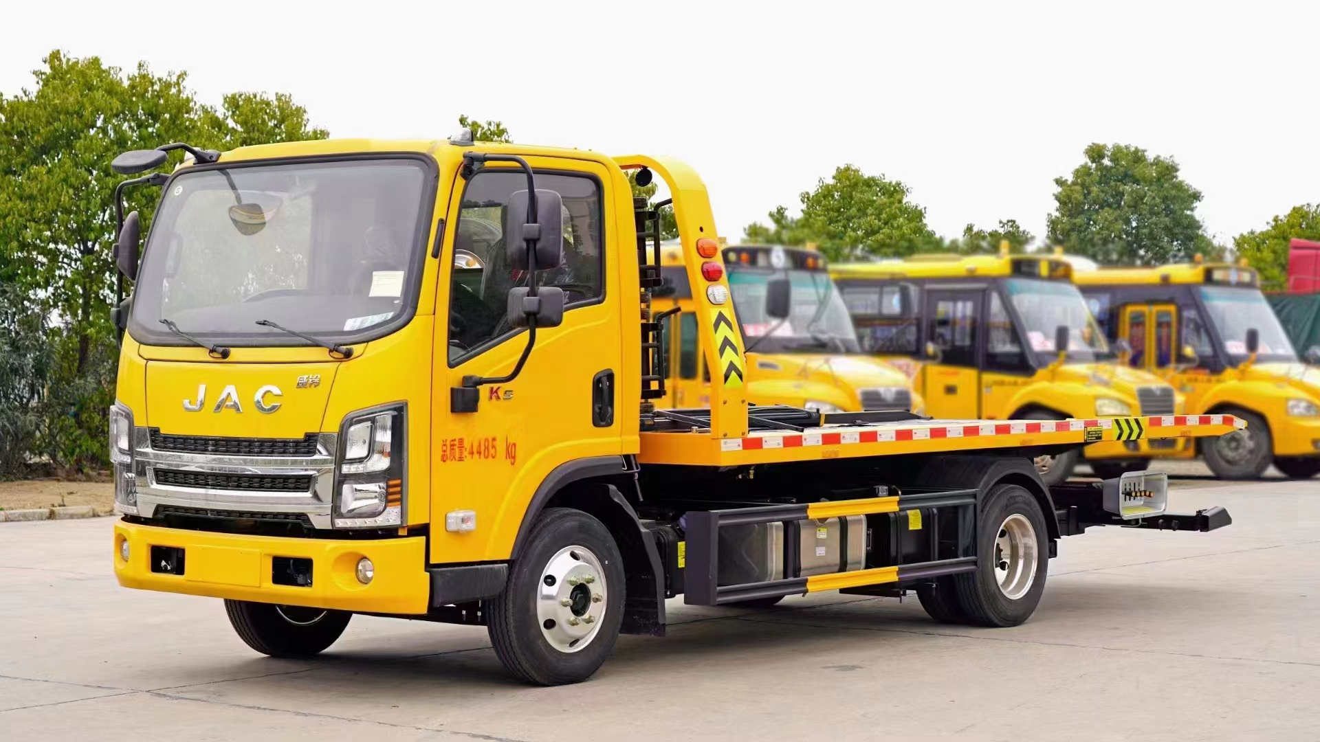 Flatbed Truck 5 Tons Tilting Pallet Trailer for Sale