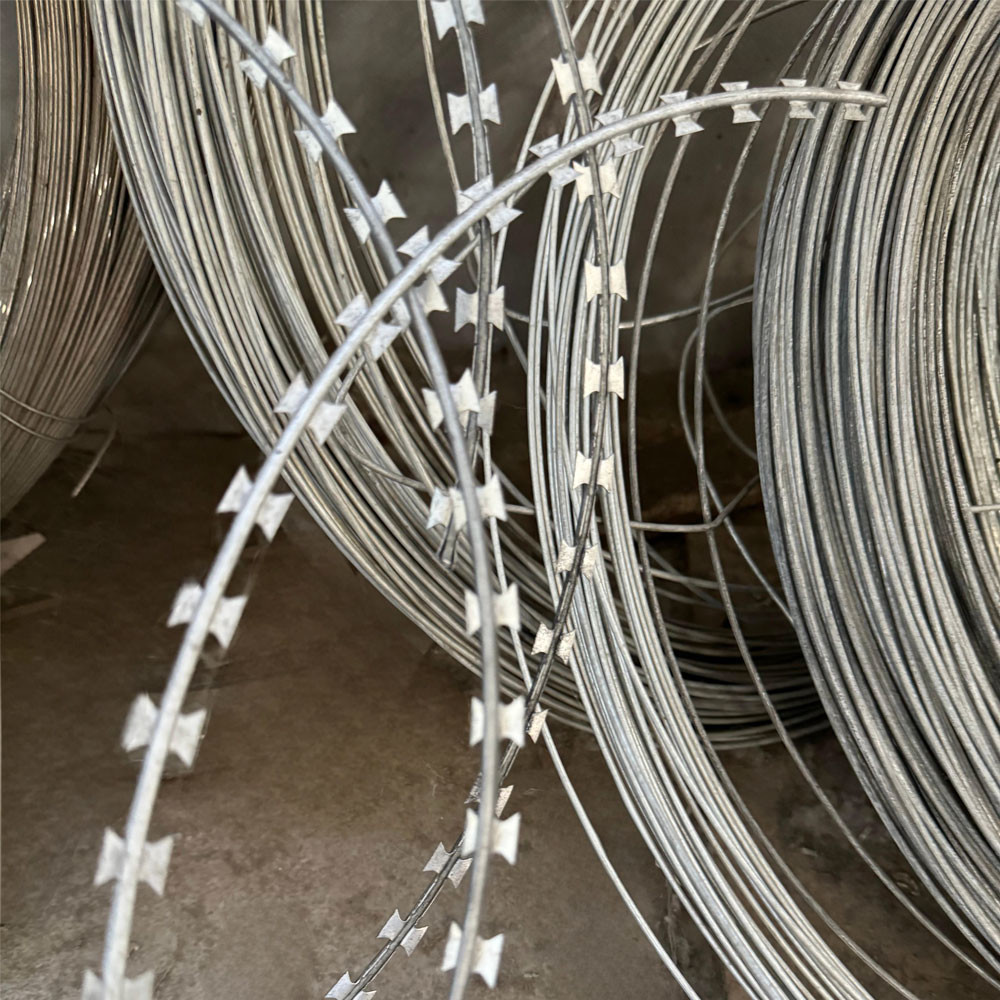 Low Prices Prison Mesh Fence Razor Barbed Tape Hot Dipped Galvanized Cbt65 Bto30 Bto-22
