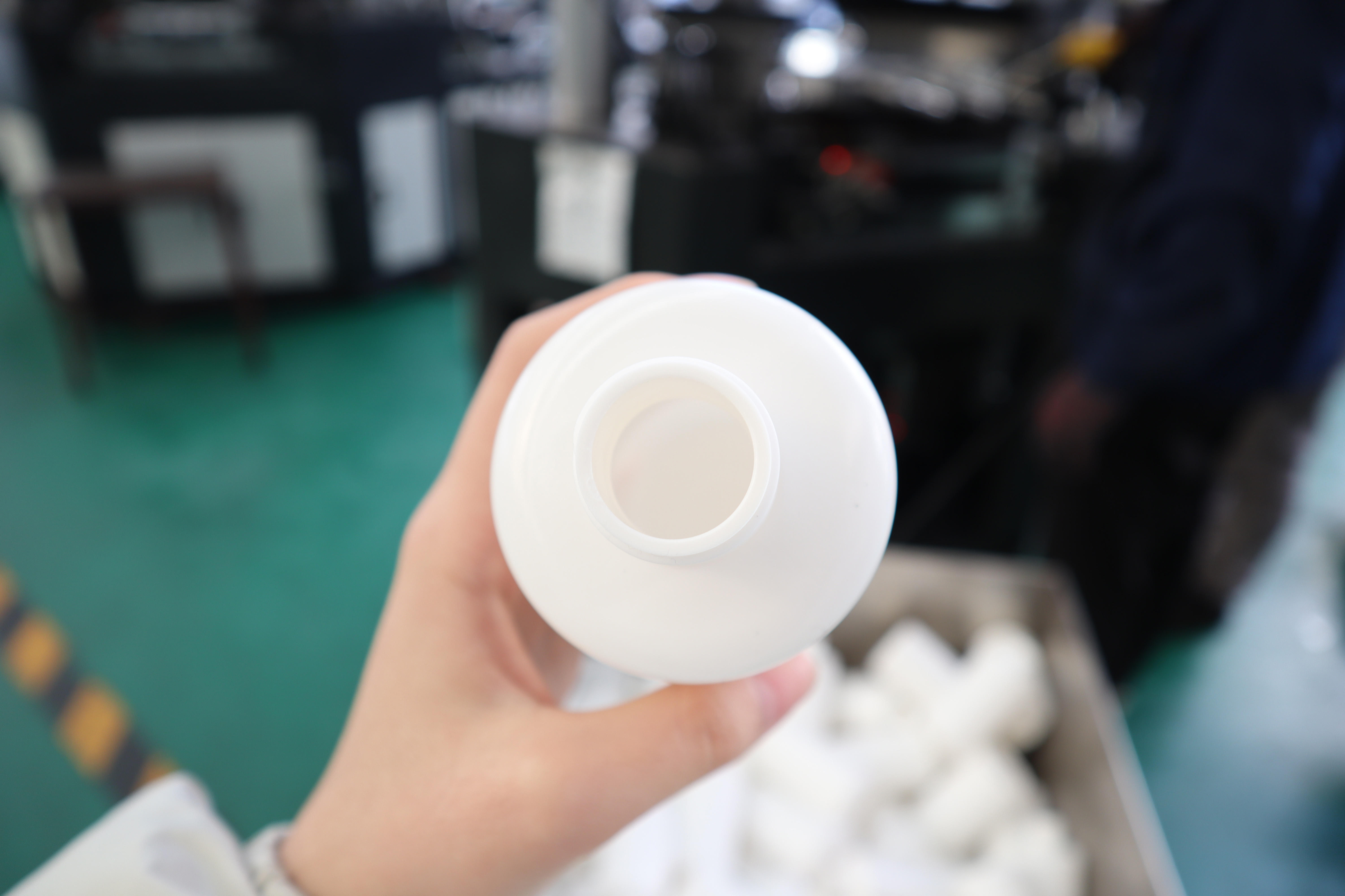 Economic IBM Injection Blow Molding Machine PE PP Shampoo Bottles