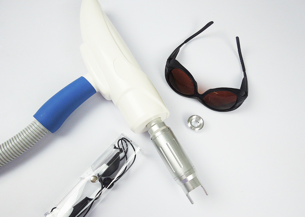 Body Fine Hairs Nd Yag Laser Hair Removal Machine Long Pulse 1064nm White Color