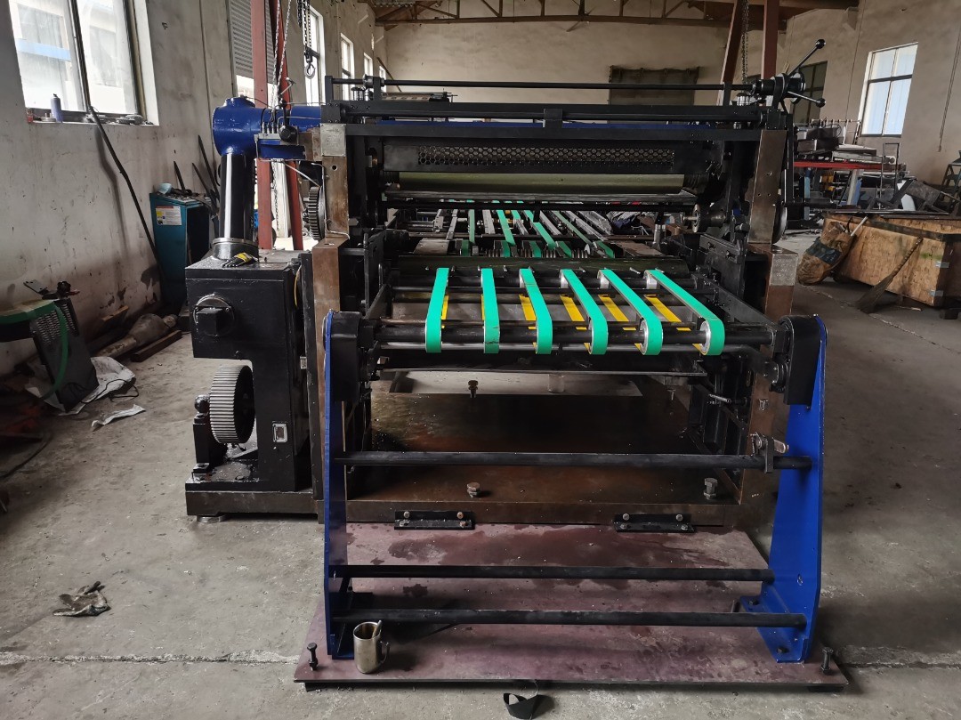 Used Crabtree Coating Varnishing Machine With Feeder