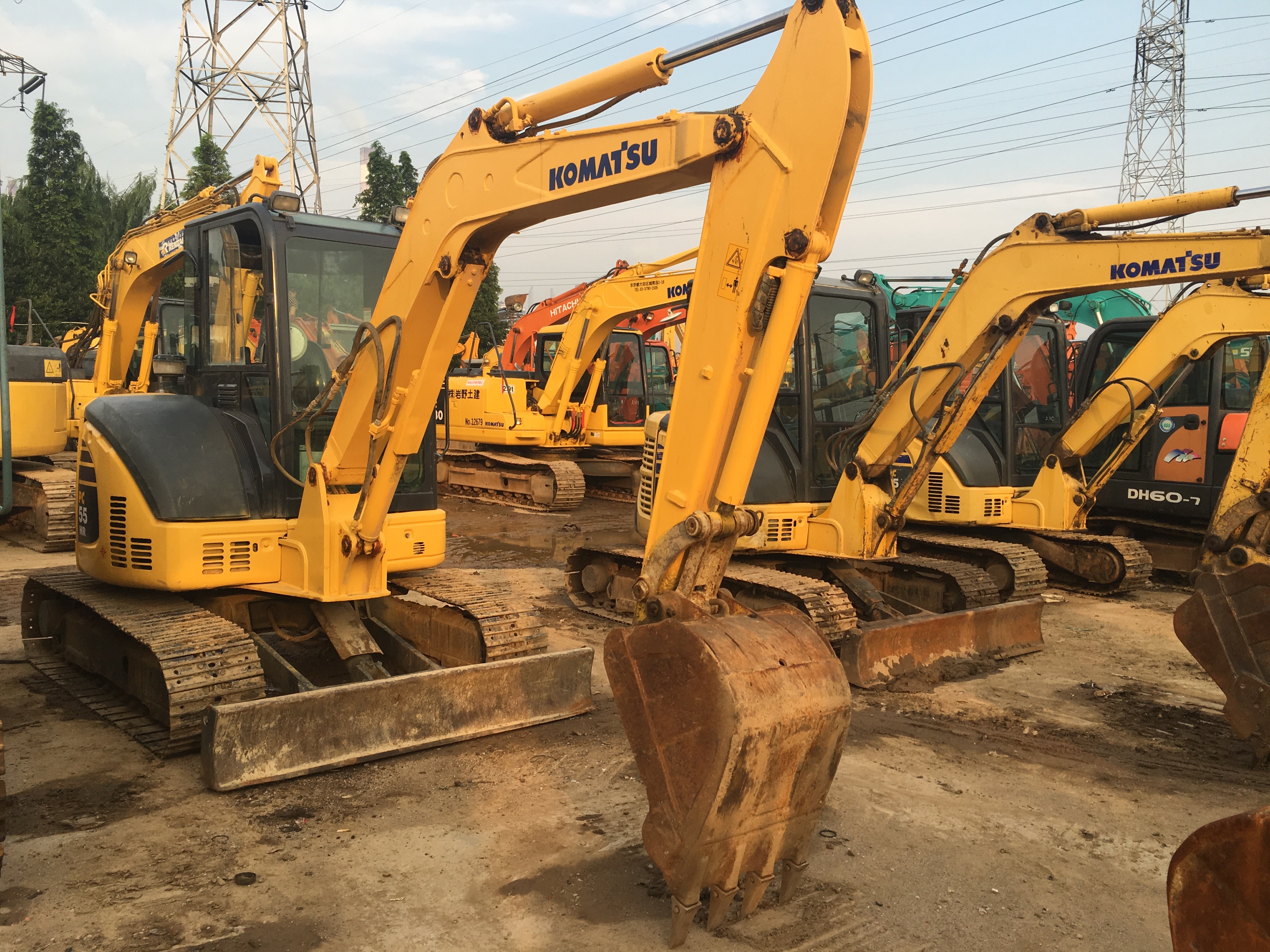 Komatsu PC55 PC60 PC200 Used Cheap Price Crawler Mini Japanese Digger Excavator