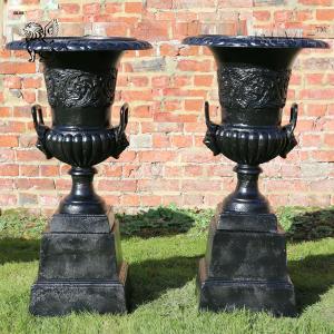 China Large black Garden Cast Iron Planters Urns Metal classic Flowerpots wholesale